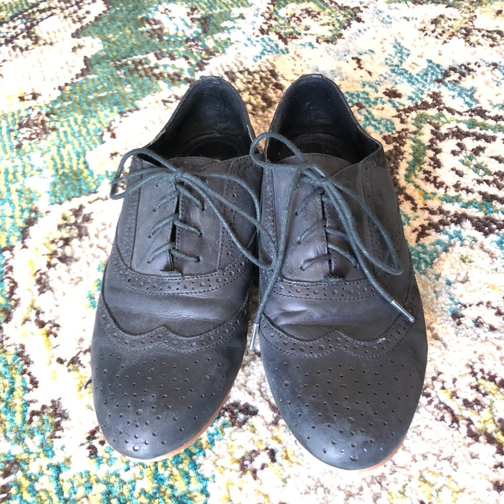 Black Steve Madden oxfords size 8-8.5